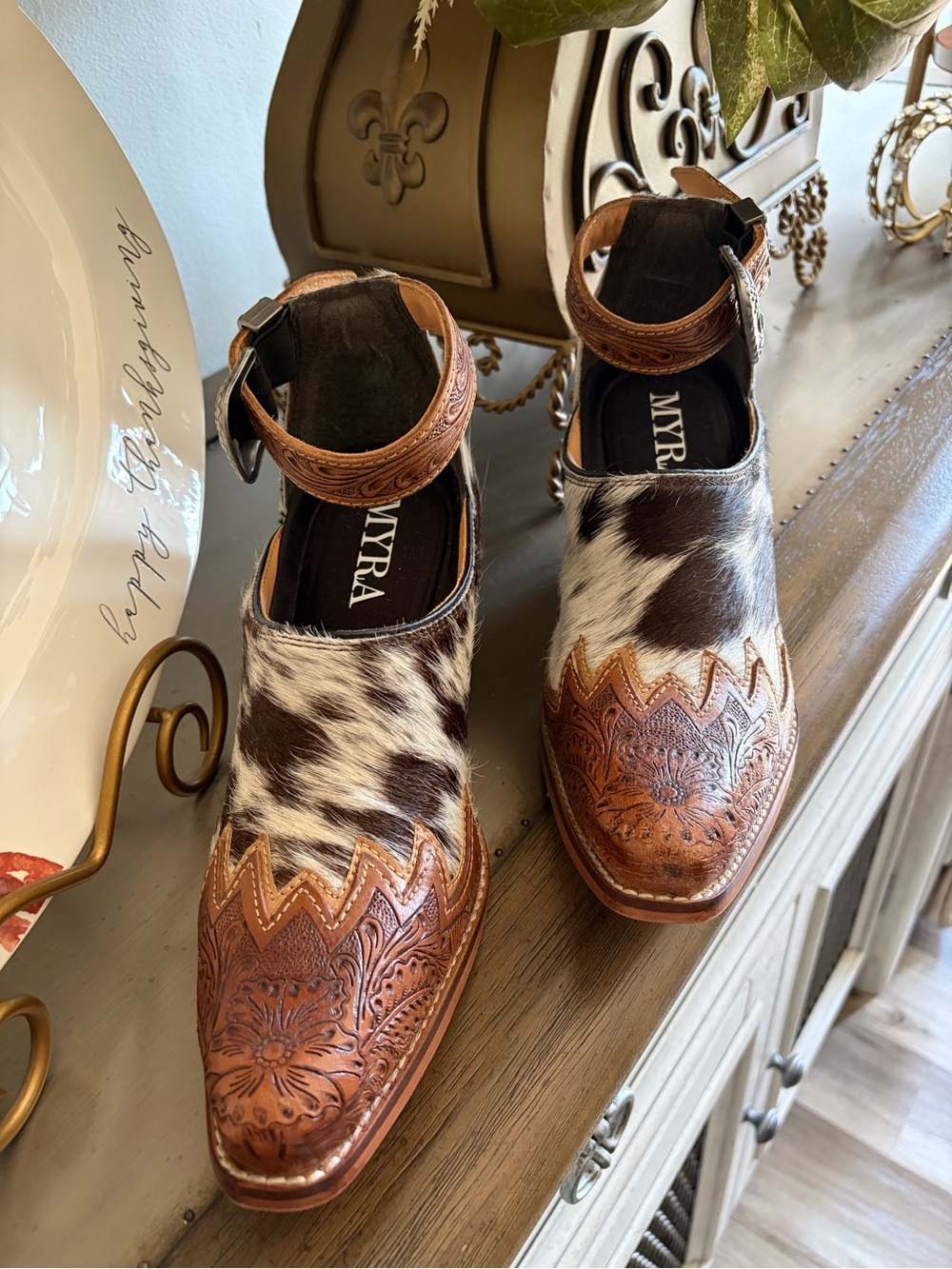 Stylish Brown & White Cowhide Leather Western Heels -Mrya - Picture 3 of 4
